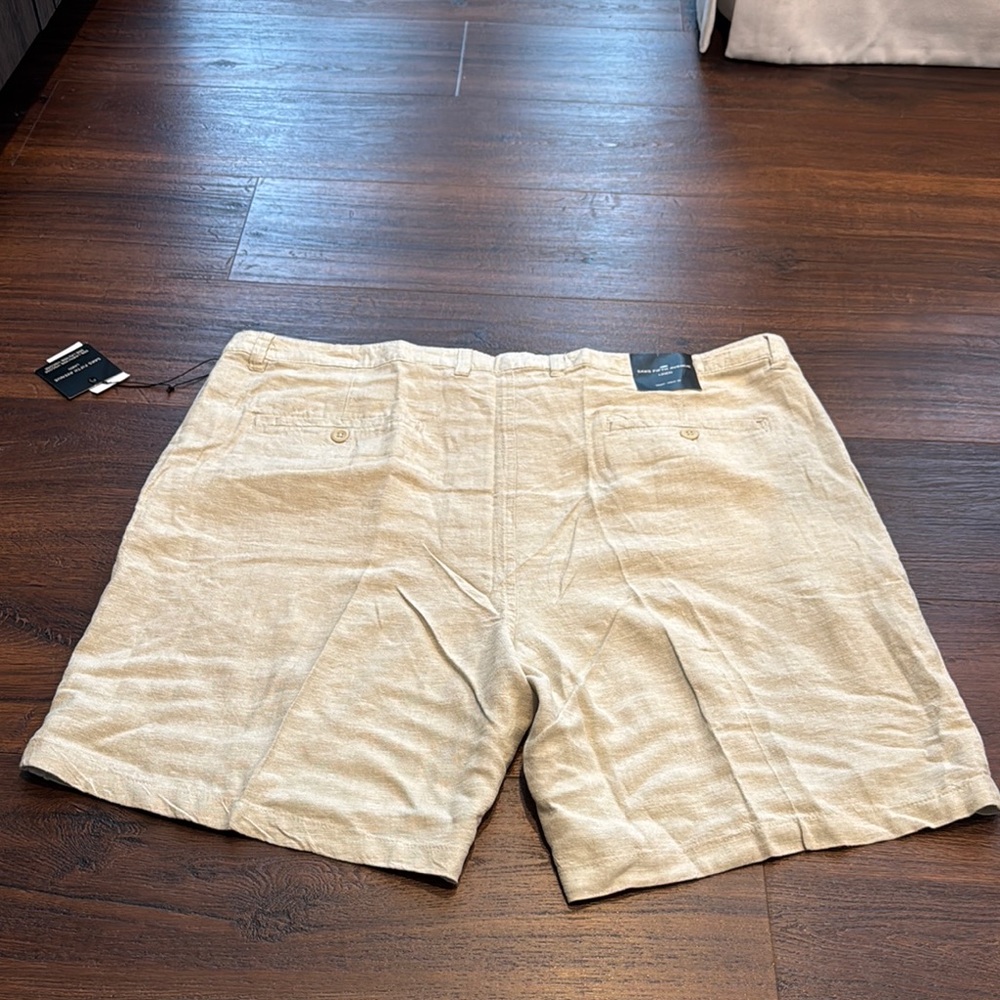Saks Fifth Avenue NWT Tan Bermudas Lightweight Shorts in Linen/Viscose blend. - Picture 5 of 7